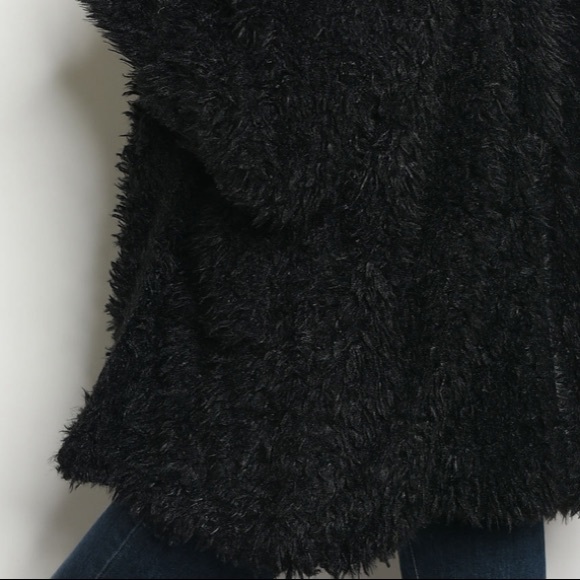 <<RATED 5-STAR>> Black Shaggy Fur Coat - Picture 6 of 8